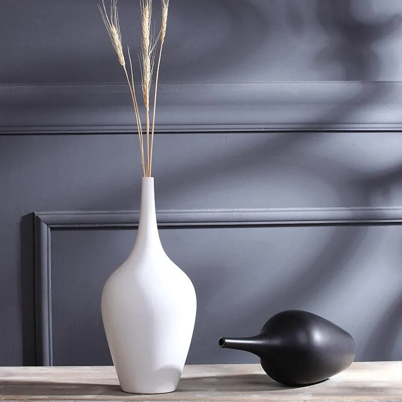 Elegant Black and White High-Temperature Ceramic Vase for Floral Arrangements