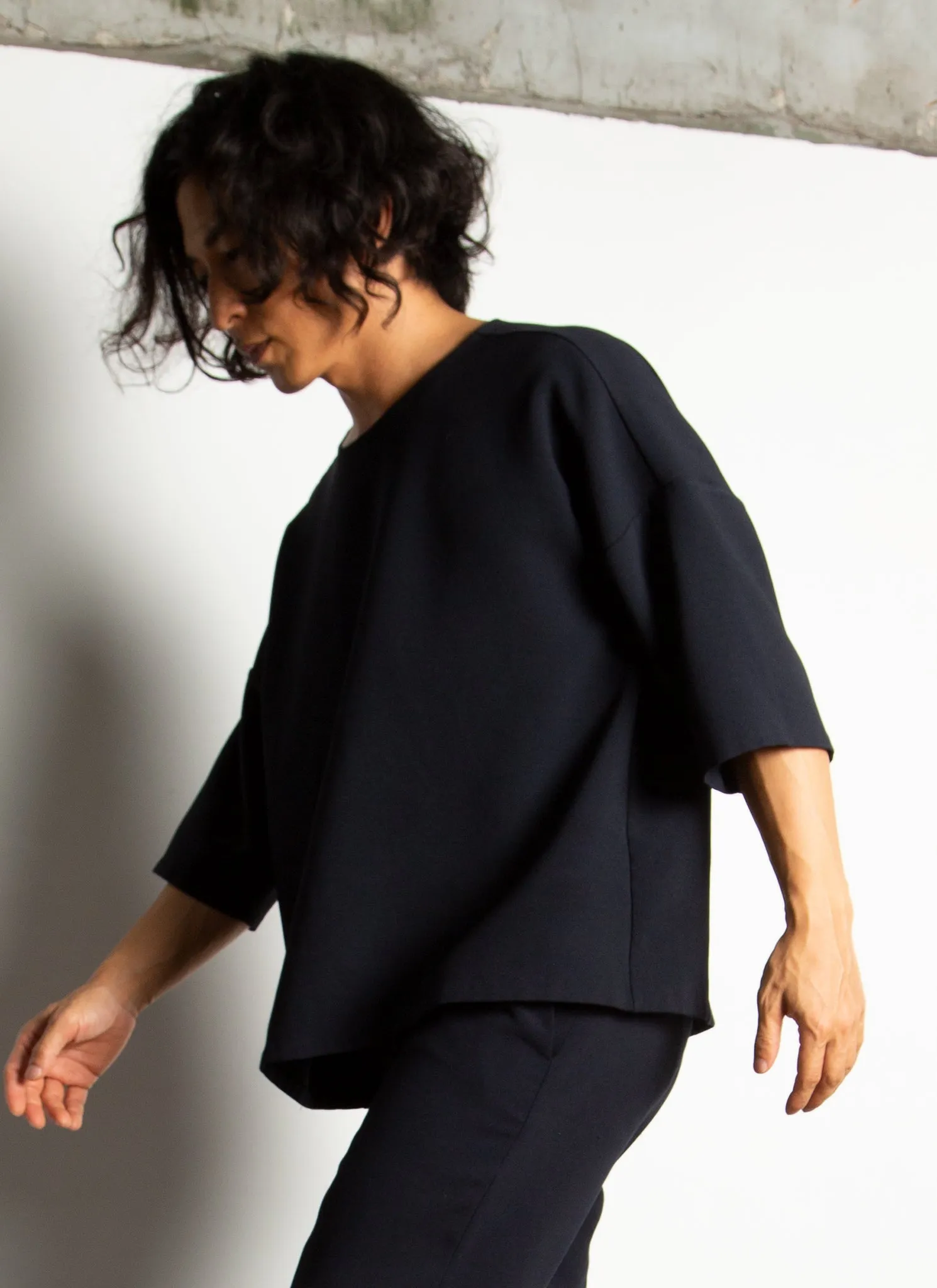 He Mid Sleeve Top (Unisex) - Black Blue