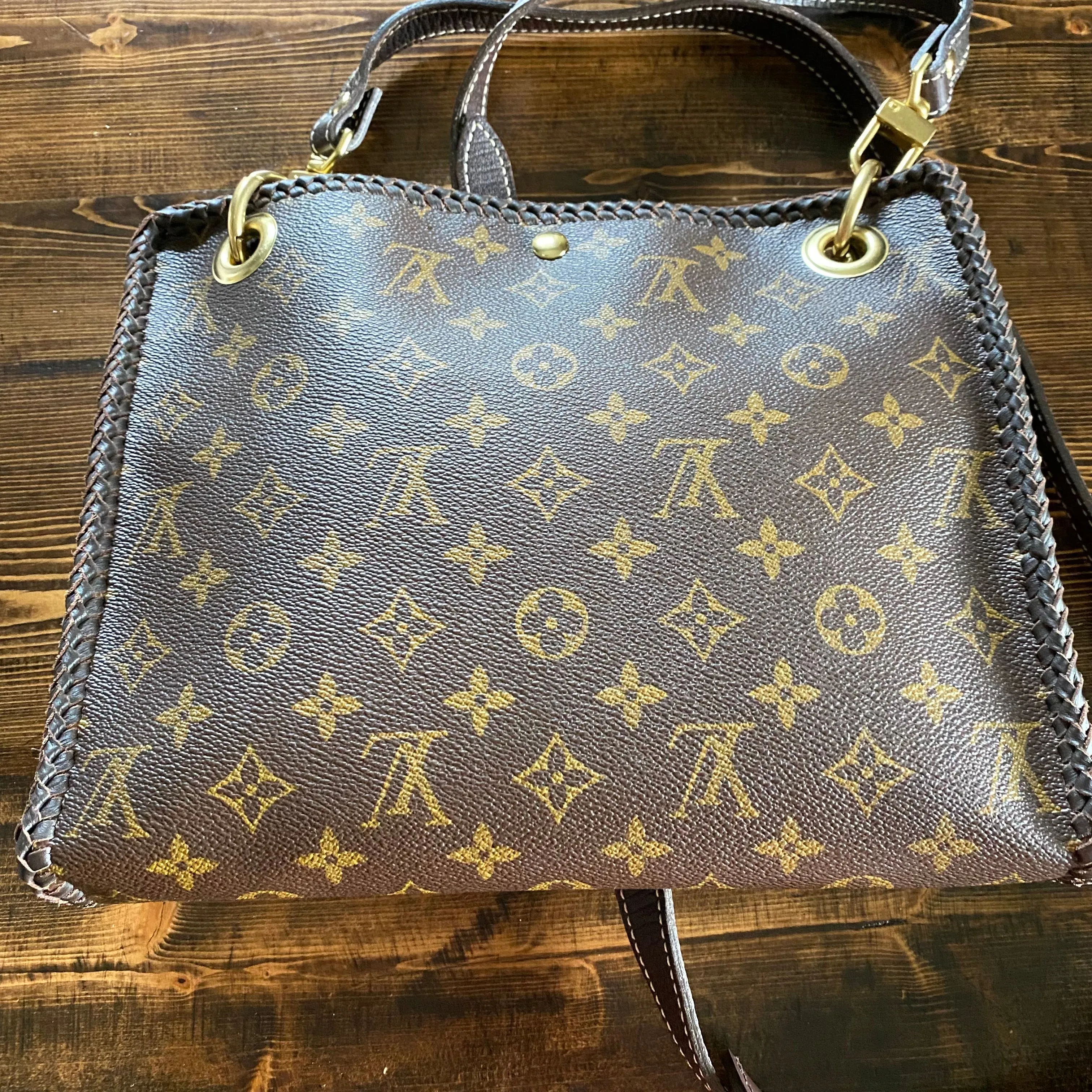 The Swan - Vintage Monogram Crossbody