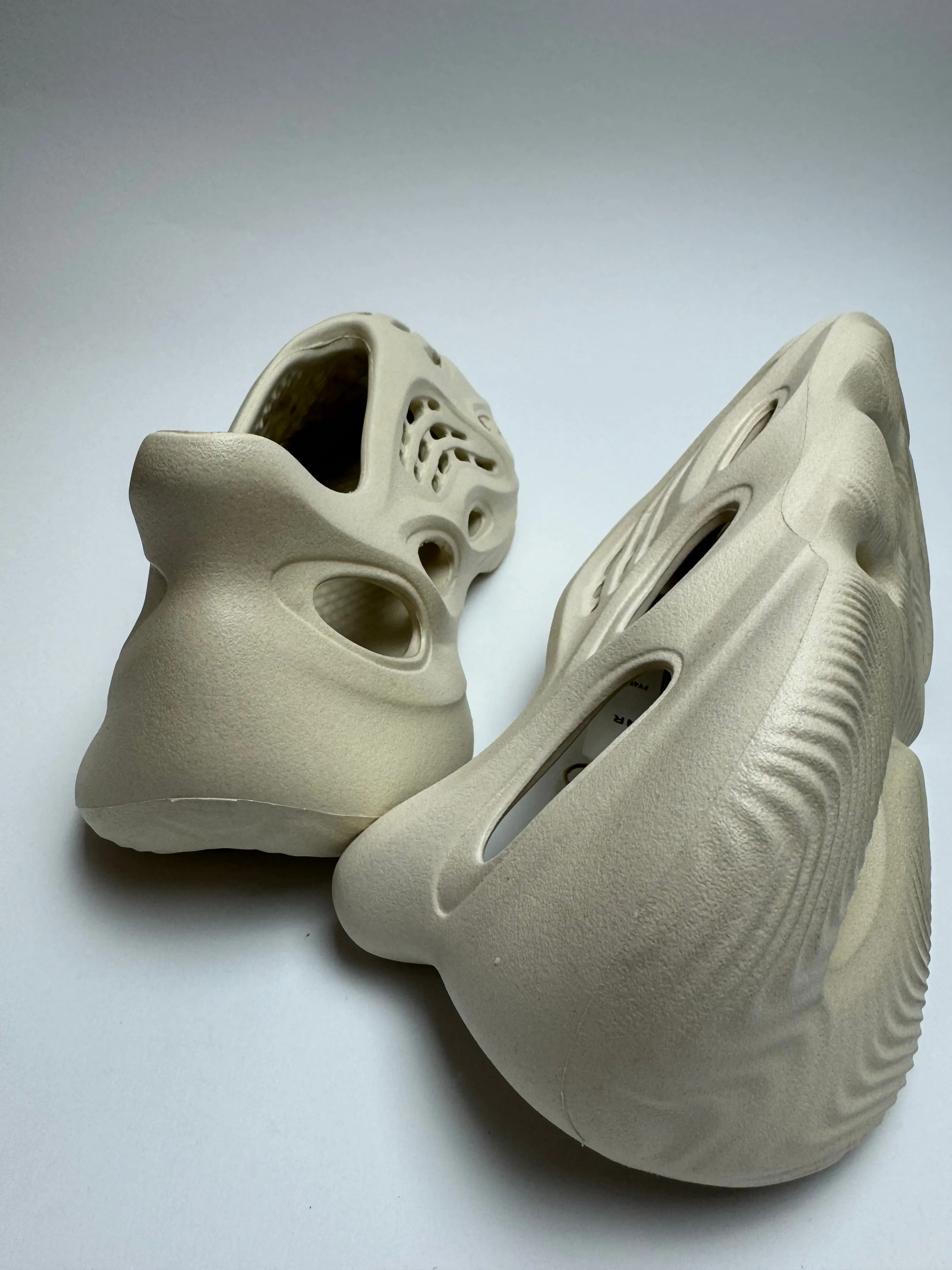 Yeezy Foam RNNR "Sand"